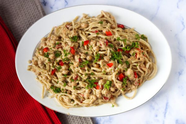 Vegan Chickpea Alfredo. Creamy and delicous! Ready in 20 minutes!