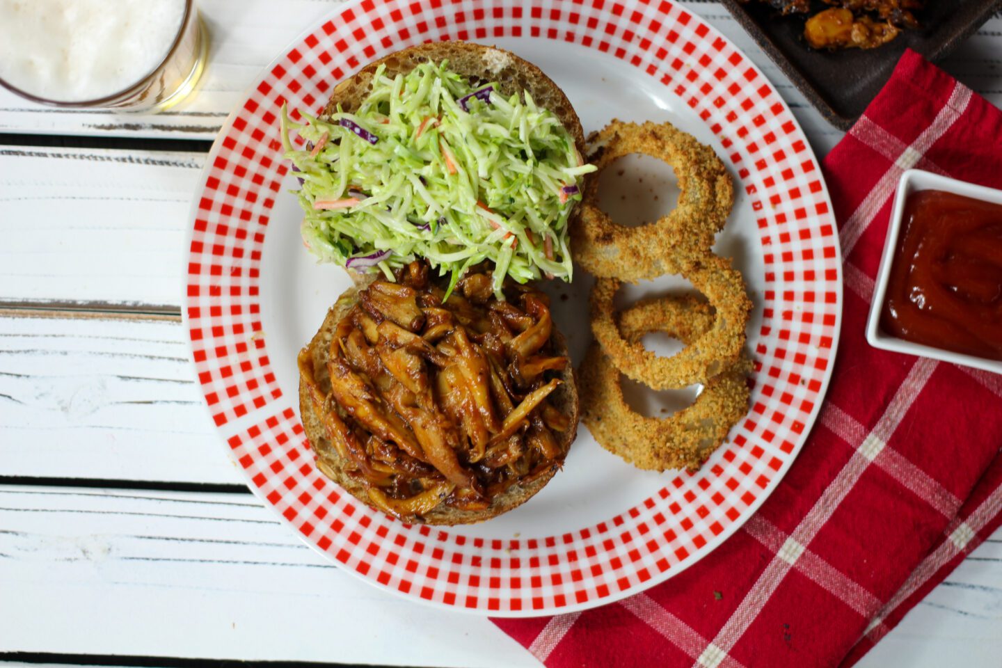 This image has an empty alt attribute; its file name is Mushroom_Pulled_Pork_sandwhich_Susan_Cooks_Vegan_3818-1440x960.jpg